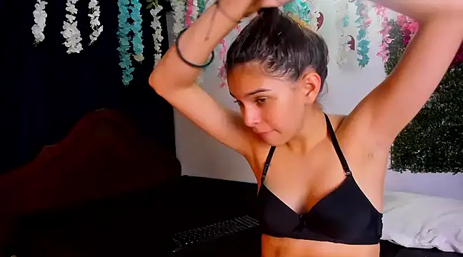 Snapshot of kattyandtom2 chatting on 03.08.25 kattyandtom2 online show from 03.08.25