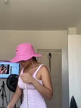 Snapshot of Mia_petite01 chatting on 03.09.25 Mia petite01 online show from 03.09.25