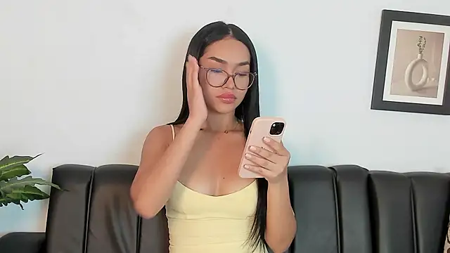 Snapshot of Mia_petite01 chatting on 09.17.25 Mia petite01 online show from 09.17.25