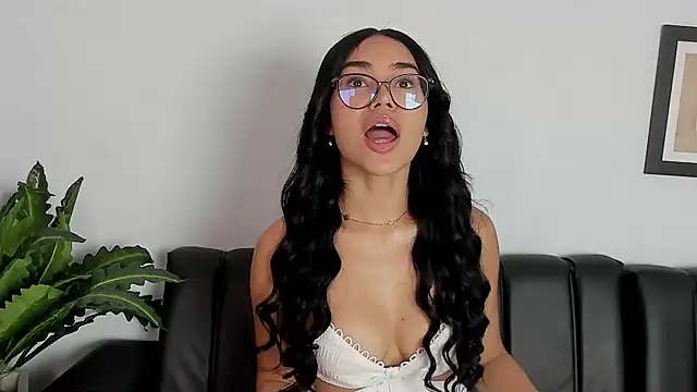 Snapshot of Mia_petite01 chatting on 09.25.25 Mia petite01 online show from 09.25.25