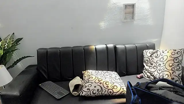 Snapshot of Mia_petite01 chatting on 11.15.25 Mia petite01 online show from 11.15.25