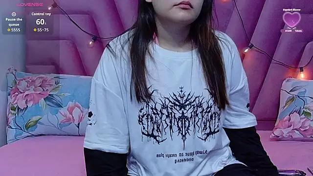 Snapshot of hornybarelylegalgirl chatting on 02.26.26 hornybarelylegalgirl online show from 02.26.26