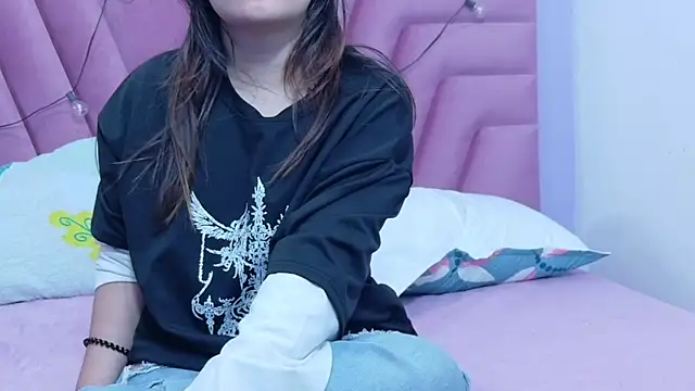 Snapshot of hornybarelylegalgirl chatting on 03.25.26 hornybarelylegalgirl online show from 03.25.26