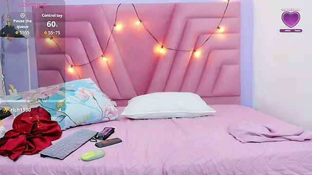 Snapshot of hornybarelylegalgirl chatting on 04.02.26 hornybarelylegalgirl online show from 04.02.26