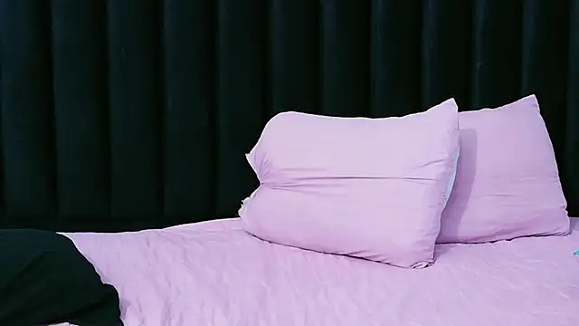 Snapshot of hornybarelylegalgirl chatting on 04.09.26 hornybarelylegalgirl online show from 04.09.26