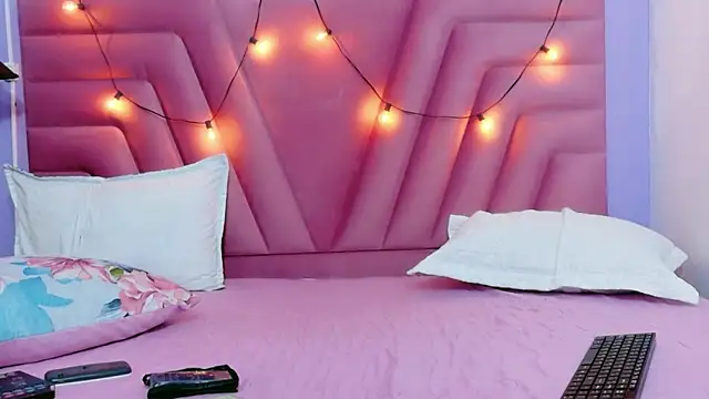 Snapshot of hornybarelylegalgirl chatting on 04.11.26 hornybarelylegalgirl online show from 04.11.26