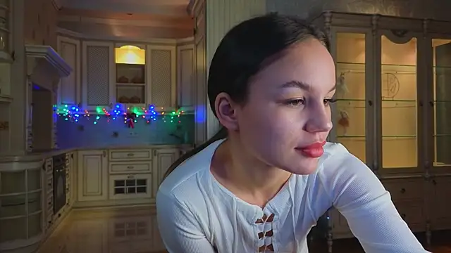 Snapshot of UdelaAshfield chatting on 12.23.24 UdelaAshfield online show from 12.23.24