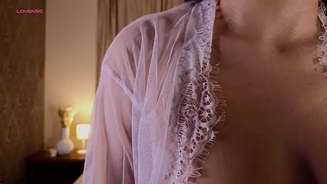 Snapshot of UdelaAshfield chatting on 02.20.25 UdelaAshfield online show from 02.20.25