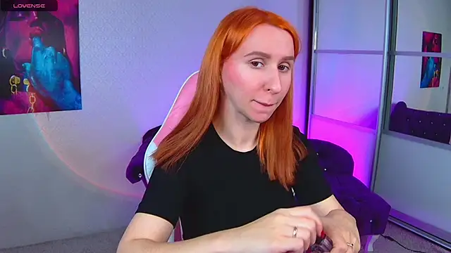 Snapshot of AliceBYKiss chatting on 12.22.24 AliceBYKiss online show from 12.22.24