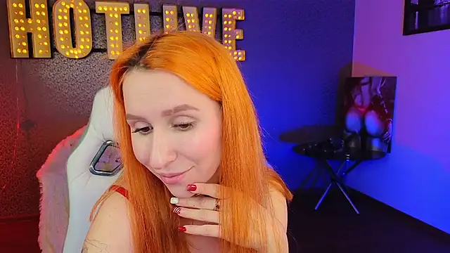 Snapshot of AliceBYKiss chatting on 01.31.25 AliceBYKiss online show from 01.31.25