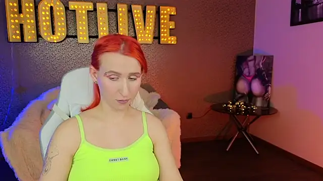 Snapshot of AliceBYKiss chatting on 02.14.25 AliceBYKiss online show from 02.14.25