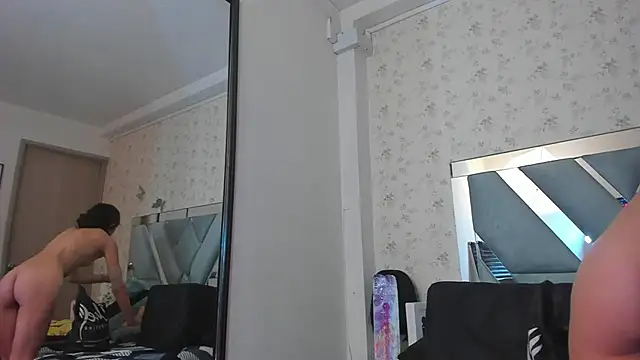 Snapshot of Queenjenn__ chatting on 12.10.24 Queenjenn   online show from 12.10.24