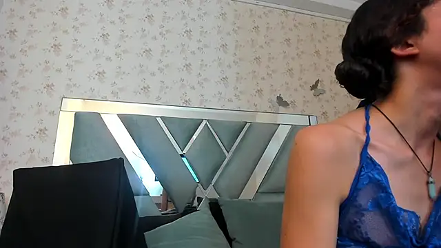 Snapshot of Queenjenn__ chatting on 12.11.24 Queenjenn   online show from 12.11.24