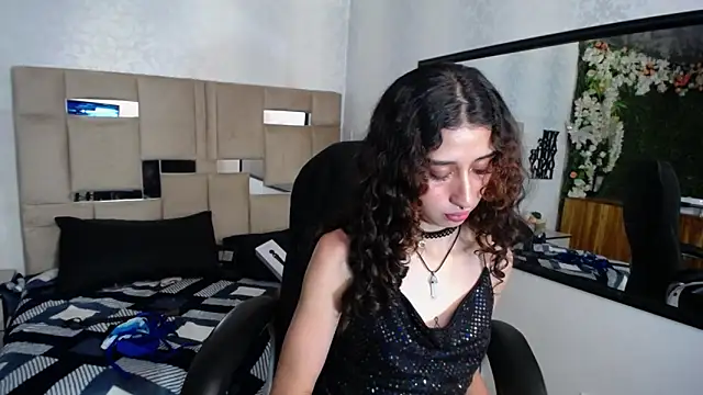 Snapshot of Queenjenn__ chatting on 01.14.25 Queenjenn   online show from 01.14.25
