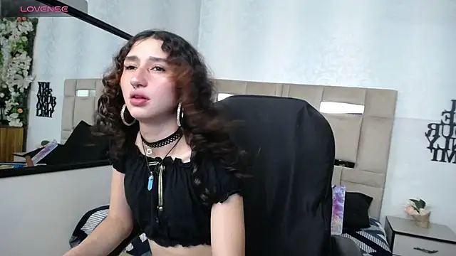 Snapshot of Queenjenn__ chatting on 01.15.25 Queenjenn   online show from 01.15.25