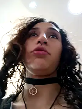 Snapshot of Queenjenn__ chatting on 02.04.25 Queenjenn   online show from 02.04.25