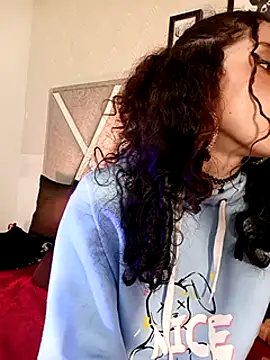 Snapshot of Queenjenn__ chatting on 02.16.25 Queenjenn   online show from 02.16.25