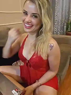 Snapshot of FoxBabyBR chatting on 12.27.24 FoxBabyBR online show from 12.27.24