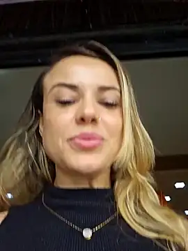 Snapshot of FoxBabyBR chatting on 01.28.25 FoxBabyBR online show from 01.28.25