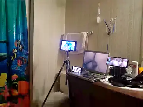 Snapshot of jockstrapstud chatting on 12.29.24 jockstrapstud online show from 12.29.24