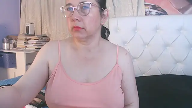 Snapshot of maturepriscila chatting on 02.28.25 maturepriscila online show from 02.28.25