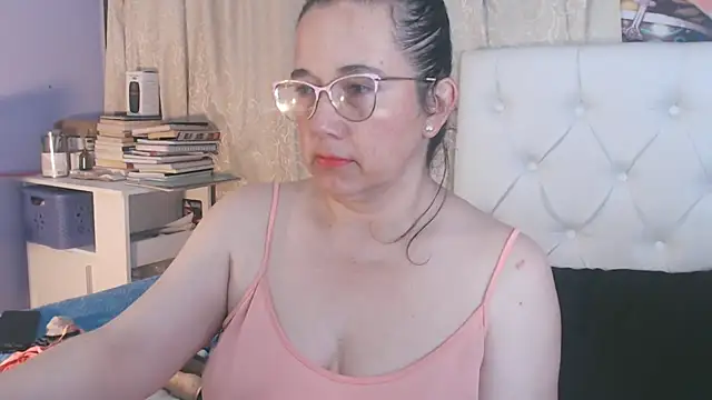 Snapshot of maturepriscila chatting on 02.28.25 maturepriscila online show from 02.28.25