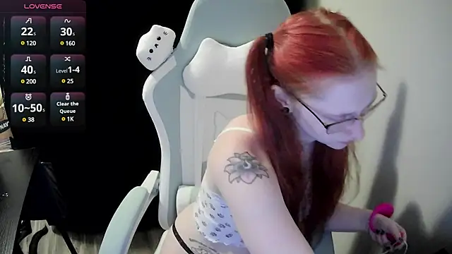 LilyFoxxx online show from 12.16.24