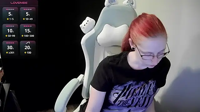 LilyFoxxx online show from 12.19.24