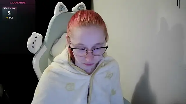 LilyFoxxx online show from 12.21.24