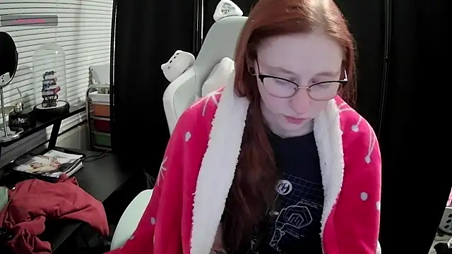 LilyFoxxx online show from 02.15.25