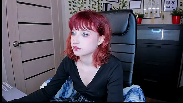Snapshot of ElizaNik_ chatting on 04.25.26 ElizaNik online show from 04.25.26