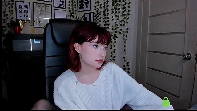 Snapshot of ElizaNik_ chatting on 06.11.26 ElizaNik online show from 06.11.26