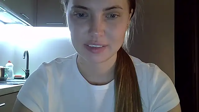 Snapshot of Lucky_Anna chatting on 10.25.25 Lucky Anna online show from 10.25.25