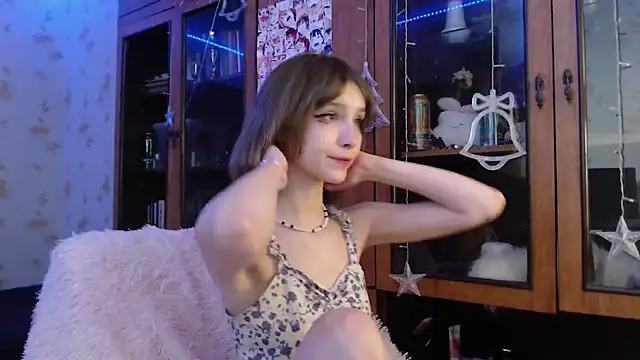 Snapshot of cloudgirrl chatting on 01.17.25 cloudgirrl online show from 01.17.25