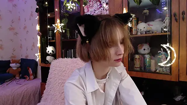 Snapshot of cloudgirrl chatting on 02.27.25 cloudgirrl online show from 02.27.25