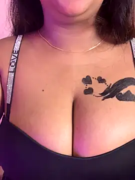 Snapshot of wildestcouplee chatting on 12.19.25 wildestcouplee online show from 12.19.25