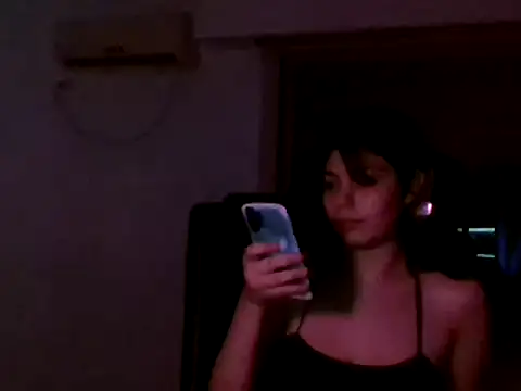 Snapshot of candycamiila chatting on 02.19.25 candycamiila online show from 02.19.25