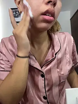 Aaliyah Salma online show from 05.17.26