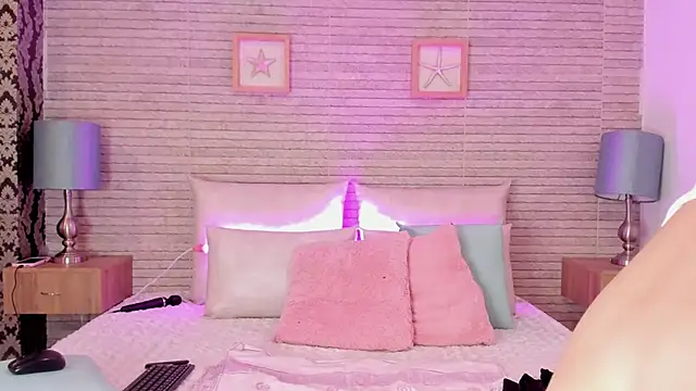 Snapshot of Catalinna_Thompson chatting on 03.18.25 Catalinna Thompson online show from 03.18.25