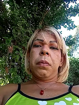 Snapshot of blondebitchlitle chatting on 10.16.25 blondebitchlitle online show from 10.16.25