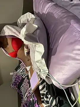 Snapshot of iveedie017 chatting on 03.22.26 iveedie017 online show from 03.22.26