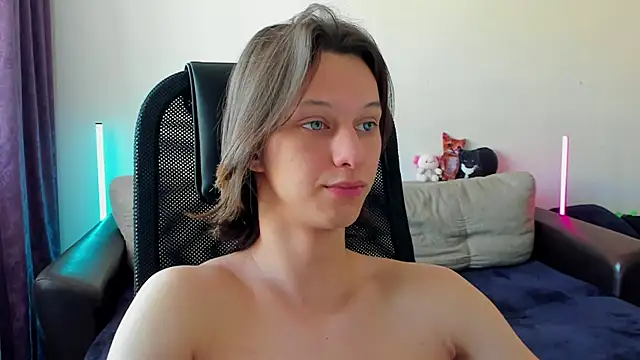 Snapshot of Ostin_meow chatting on 04.30.26 Ostin meow online show from 04.30.26