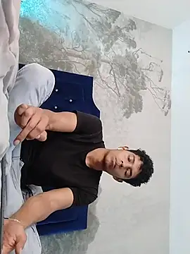 Snapshot of wagz chatting on 11.06.25 wagz online show from 11.06.25