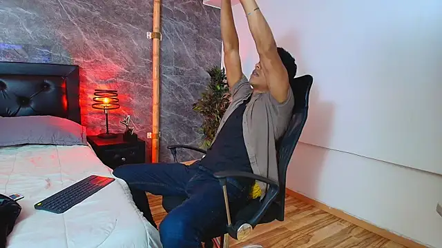 Snapshot of wagz chatting on 12.05.25 wagz online show from 12.05.25