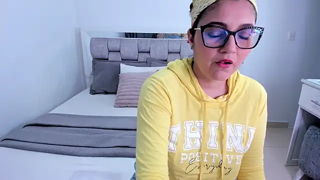 Camilaa bueno online show from 05.27.26