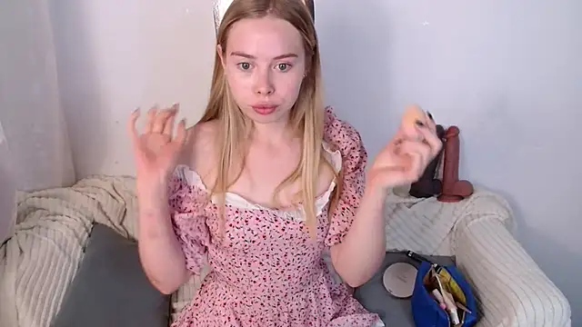 Snapshot of sofiaa_here chatting on 06.10.26 sofiaa here online show from 06.10.26