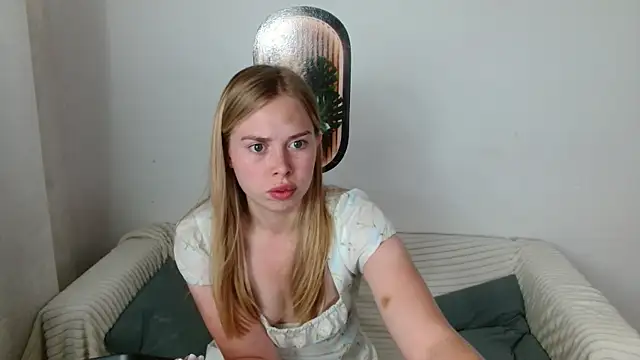 Snapshot of sofiaa_here chatting on 06.23.26 sofiaa here online show from 06.23.26