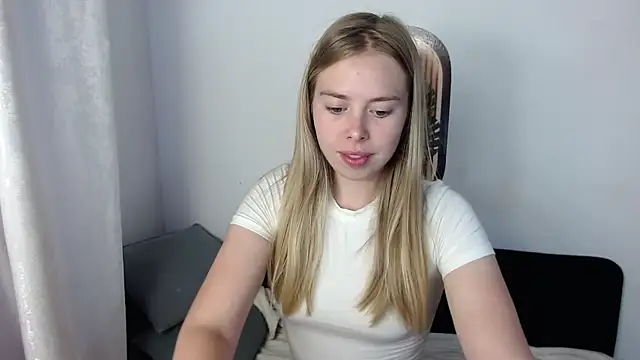 Snapshot of sofiaa_here chatting on 07.23.26 sofiaa here online show from 07.23.26