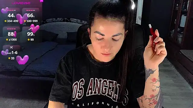 Snapshot of Aria_Dl chatting on 12.17.24 Aria Dl online show from 12.17.24