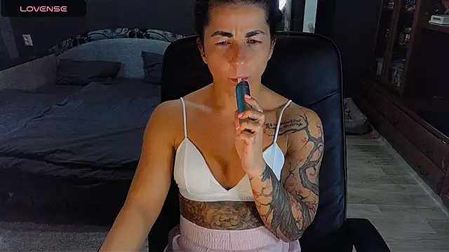 Snapshot of Aria_Dl chatting on 10.07.25 Aria Dl online show from 10.07.25